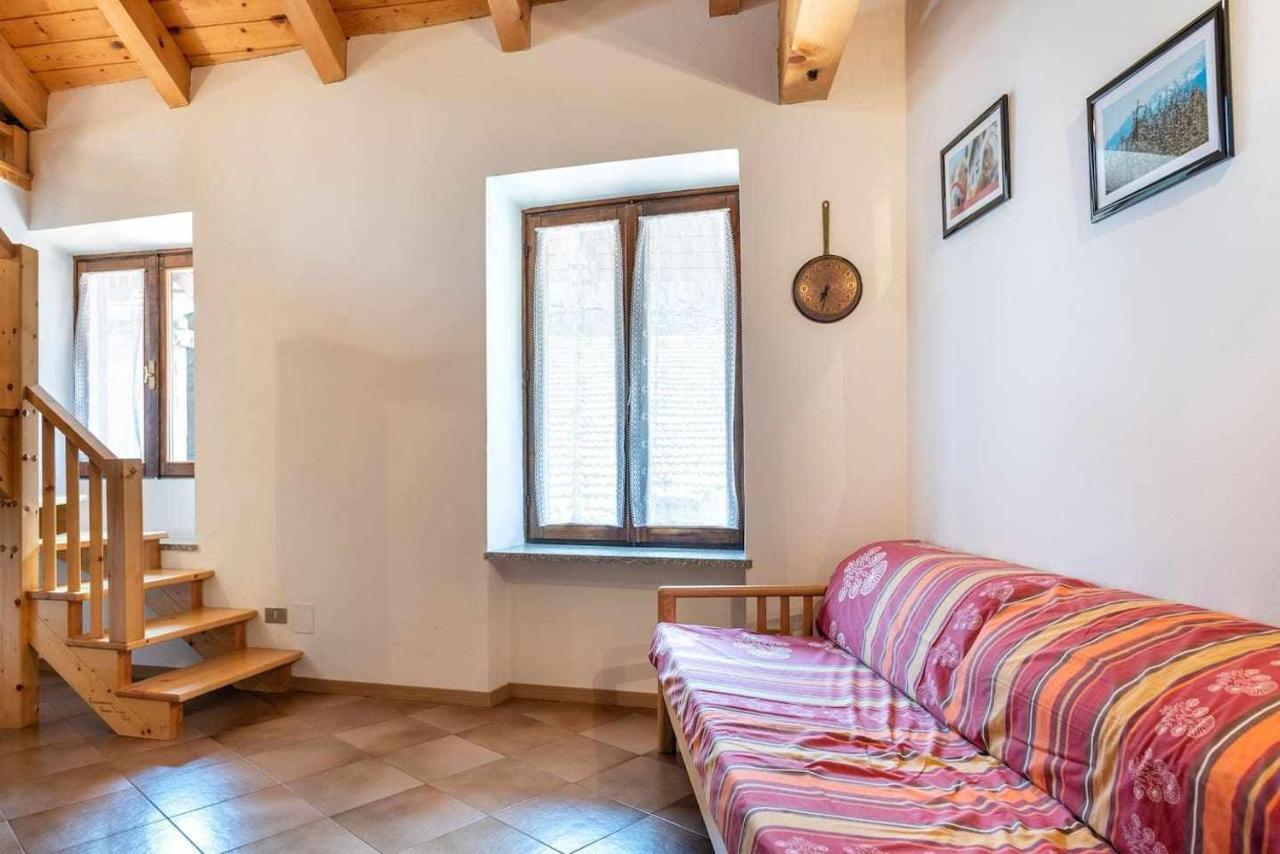 Dimora Al Portico Cloz Ospitar Διαμέρισμα Εξωτερικό φωτογραφία